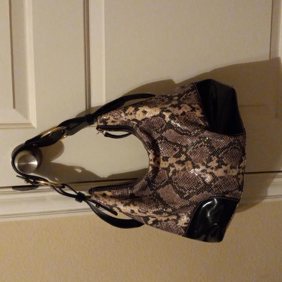 Dooney & Bourke Niki Bag - Picture 4 of 16